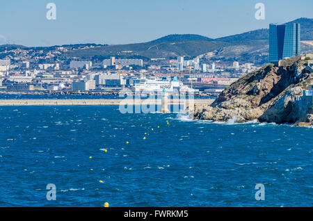 LA JOLIETTE, LE PORT ET LA TOUR CGM, MARSEILLE, BDR, FRANCE 13 Banque D'Images