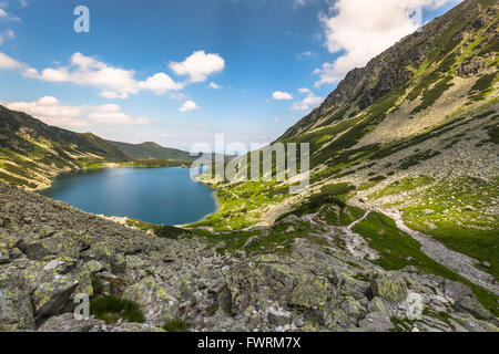 Magnifique paysage de l'étang noir en Gasienicowy Tatras, Pologne Banque D'Images