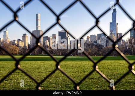 Voir l'horizon de New York, de Central Park. Banque D'Images