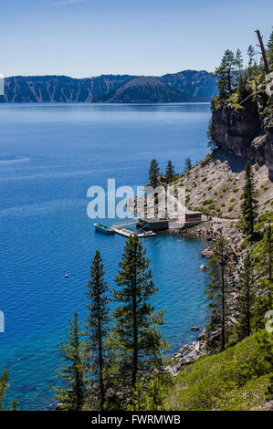 Vue de l'Cleetwood Cove boat dock. Crater Lake National Park, Oregon Banque D'Images