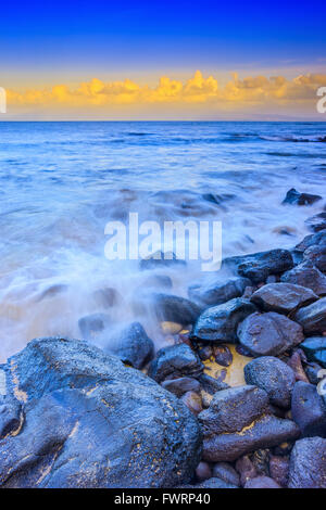 Vagues sur la plage de Maui Banque D'Images