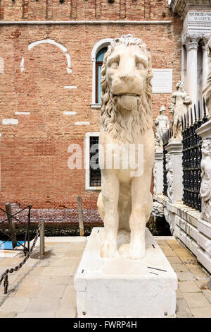 Détail de l'extérieur de la Lion Pirée Arsenal de Venise, Castello, Venise, Italie Banque D'Images