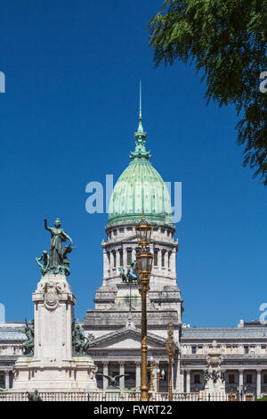 La Plaza Congreso avec le bâtiment du Congrès argentin à Buenos Aires, Argentine, Amérique du Sud. Banque D'Images