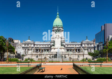 La Plaza Congreso avec le bâtiment du Congrès argentin à Buenos Aires, Argentine, Amérique du Sud. Banque D'Images