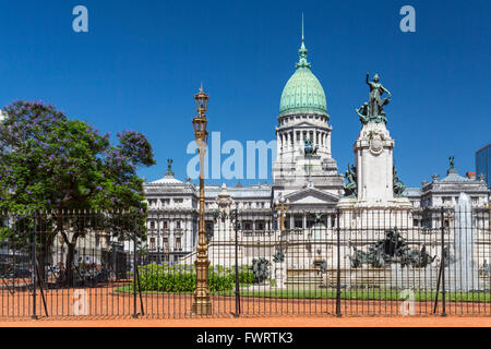 La Plaza Congreso avec le bâtiment du Congrès argentin à Buenos Aires, Argentine, Amérique du Sud. Banque D'Images