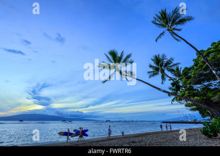 Au crépuscule sur la plage de Lahaina Maui Banque D'Images