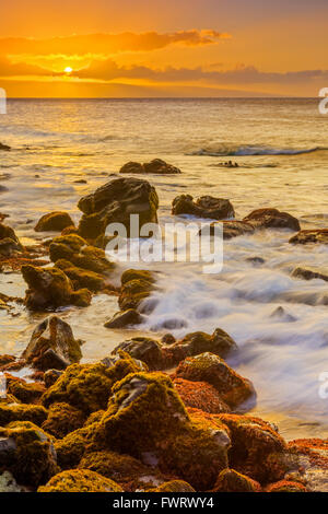 Vue sur coucher de soleil sur vu de Lanai Maui de Kahana Banque D'Images