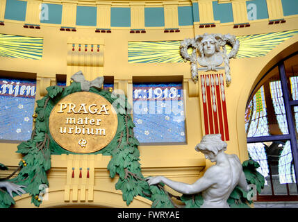 Prague, République tchèque. Gare principale / Hlavni nadrazi (1871) détail intérieur Art nouveau Banque D'Images