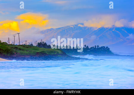 Vagues sur la plage de Maui Banque D'Images