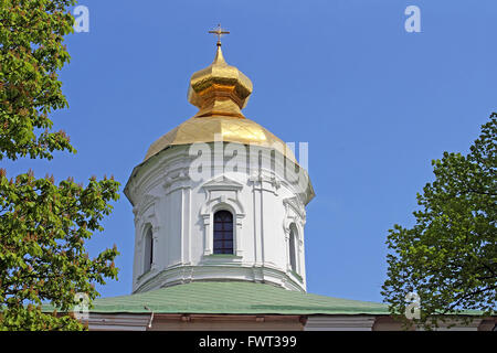 Les dômes de la cathédrale St Michael de Vydubychi Monastery, Kiev, Ukraine. La cathédrale a été construite dans les années 1070-1088 Banque D'Images