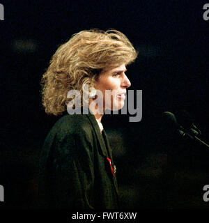 New York, NY, USA,14 Juillet, 1992 Elizabeth Glaser traite de la Convention nationale de nomination démocratique dans le Madison Square Garden. Elizabeth Glaser a été l'un des principaux activistes américains et défenseur des droits de l'enfance mariée à l'acteur et réalisateur Paul Michael Glaser. Elle a contracté le VIH au tout début de l'épidémie de SIDA moderne après avoir reçu une transfusion de sang contaminé par le VIH en 1981 en donnant la vie. Glaser est mort en 1994. Credit : Mark Reinstein Banque D'Images