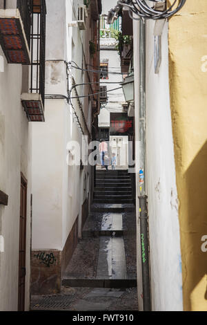 Ruelle dans le quartier de San Pedro, la ville de Grenade, Espagne Banque D'Images