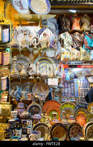 Istanbul, Turquie - 03 octobre, 2015 : une grande sélection de plats turcs au market à Istanbul Banque D'Images