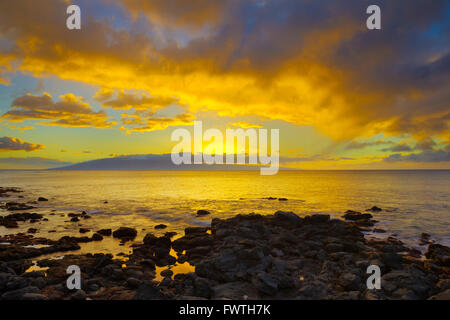 Au coucher du soleil vu de Lanai Maui Banque D'Images