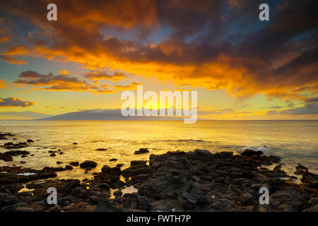 Au coucher du soleil vu de Lanai Maui Banque D'Images