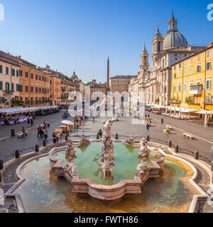 Fontaine de Neptune par le haut dans la Piazza Navona, Rome, Italie Banque D'Images