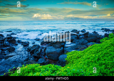 Molokai au lever du soleil vu de la côte de Maui Banque D'Images