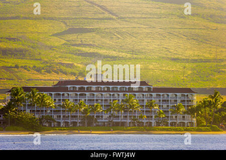 Hôtel Royal Lahaina vu de bateau d'excursion sur l'île de Maui Banque D'Images