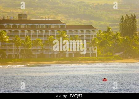 Hôtel Royal Lahaina vu de bateau d'excursion sur l'île de Maui Banque D'Images