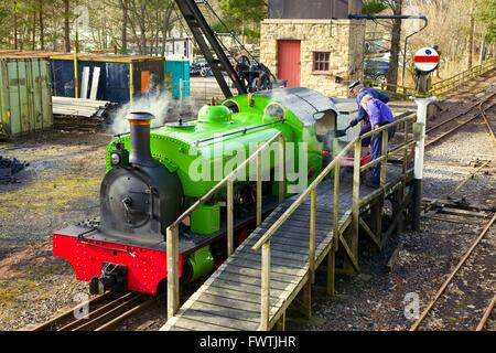 South Tynedale Railway. Train à vapeur de coiffure. Chargés de charbon à Alston. Alston, Cumbria, Angleterre, Royaume-Uni, Europe Banque D'Images