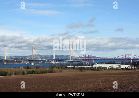 Edinburgh, Ecosse, Royaume-Uni, 06, avril 2016. La nouvelle Queensferry Crossing road pont sur le Forth Estuary vue f Banque D'Images