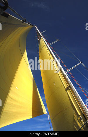 72 Challenger yacht de course à la voile avec la grand-voile et Génois, Mid-Atlantic Banque D'Images