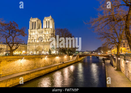 Cathédrale Notre Dame Reims Champagne au crépuscule, Paris France Banque D'Images