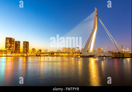 Pont Erasmus sur la rivière Meuse en , les Pays-Bas Banque D'Images