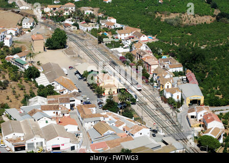 Portrait de la gare ferroviaire et la campagne vu du château), Alora, Malaga Province, Andalusia, Spain Banque D'Images