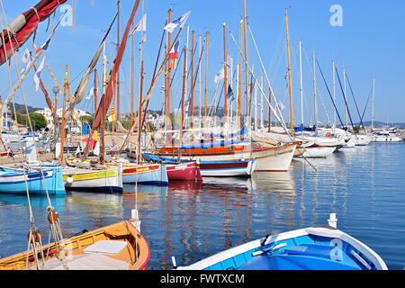 Port of Sanary-sur-Mer, commune in the Var department in the Provence-Alpes-Côte d'Azur region in southeastern France. Banque D'Images