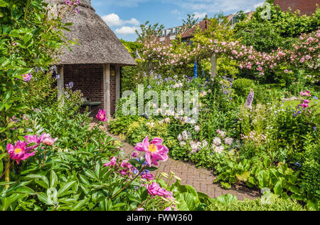 Master's Garden à l'intérieur de l'hôpital Lord Leycester à Warwick, Warwickshire, Angleterre Banque D'Images