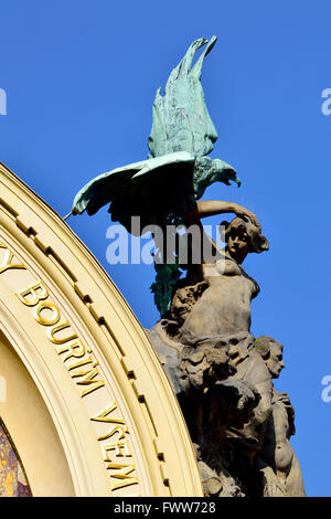 Prague, République tchèque. Obecni Dum / la Maison Municipale (1912 - 1990) rénové bâtiment Art nouveau façade - détail... Banque D'Images