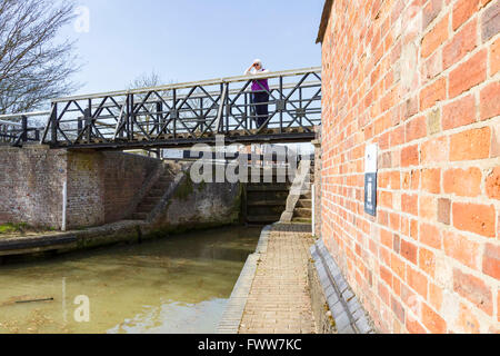 Pas de verrous sur le halage 9 Grand Union Canal, le Northamptonshire. Banque D'Images