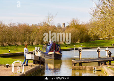 Pas de verrous sur le halage 9 Grand Union Canal, le Northamptonshire. Banque D'Images