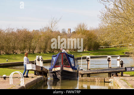 Pas de verrous sur le halage 9 Grand Union Canal, le Northamptonshire. Banque D'Images