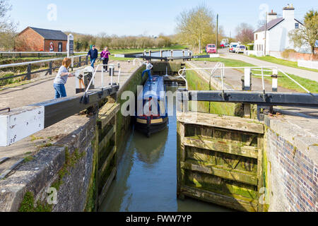 Pas de verrous sur le halage 9 Grand Union Canal, le Northamptonshire. Banque D'Images