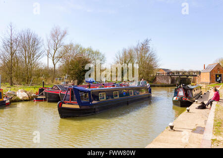 Pas de verrous sur le halage 9 Grand Union Canal, le Northamptonshire. Banque D'Images