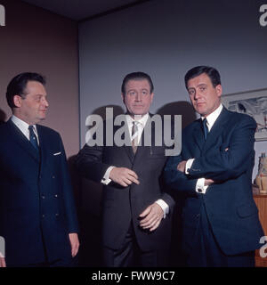 Deutscher Showmaster und Entertainer Hans Joachim Kulenkampff senneur en Show 'einer wird gewinnen', Deutschland 1960 er Jahre. Banque D'Images