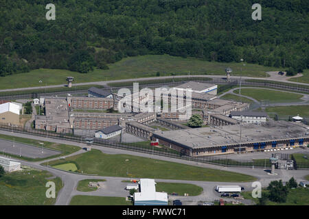 Vue aérienne de l'établissement de Millhaven à Bath (Ontario), le 28 juin 2014. Banque D'Images