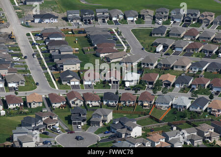 Vue aérienne d'une subdivision à Kingston (Ontario), le 28 juin 2014. Banque D'Images