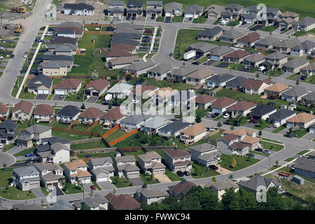 Vue aérienne d'une subdivision à Kingston (Ontario), le 28 juin 2014. Banque D'Images