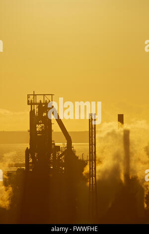 Tata Steel works, Port Talbot, Pays de Galles, Royaume-Uni. Setts Sun sur Tata Steel works, Port Talbot. Banque D'Images