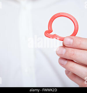 Main tenant le petit rouge symbole bulle Banque D'Images
