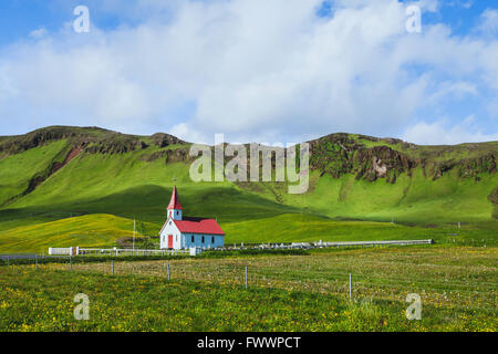 Église traditionnelle en Islande, beau paysage Banque D'Images