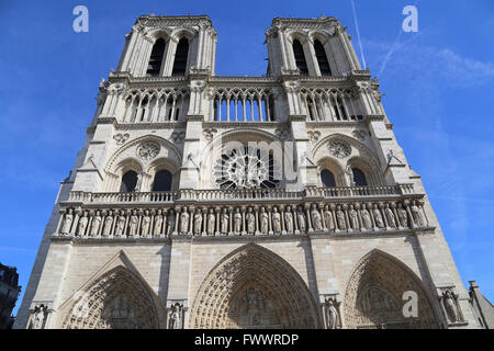 La France. Paris. La façade occidentale de la cathédrale de Notre-Dame. Gothique précoce. 13e siècle. Banque D'Images