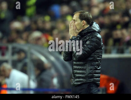 Dortmund, Allemagne. Apr 7, 2016. L'entraîneur Thomas Tuchel Dortmunds réagit lors de l'Europa League quart de finale knock out entre Borussia Dortmund vs FC Liverpool à Dortmund, en Allemagne, 7 avril 2016. Photo : Ina Fassbender/dpa/Alamy Live News Banque D'Images