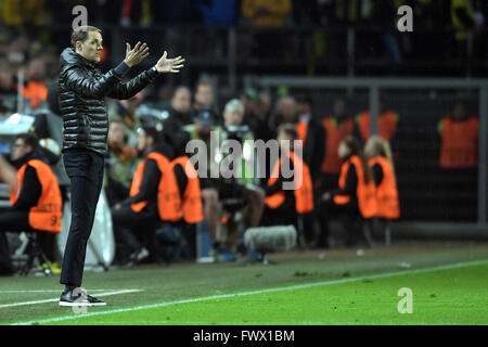 Dortmund, Allemagne. Apr 7, 2016. L'entraîneur Thomas Tuchel Dortmund réagit lors de l'Europa League quart de finale knock out entre Borussia Dortmund vs FC Liverpool à Dortmund, en Allemagne, 7 avril 2016. Photo : Federico Gambarini/dpa/Alamy Live News Banque D'Images