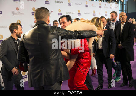 Jusqu'à Lindemann ( Rammstein ) et Sophia Thomalla à l'ECHO Award 2016 à Berlin, , 07.04.2016 © AFP PHOTO alliance/Alamy Live News Banque D'Images