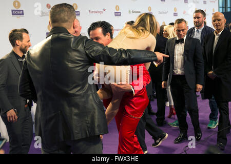 Jusqu'à Lindemann ( Rammstein ) et Sophia Thomalla à l'ECHO Award 2016 à Berlin, 07.04.2016 © AFP PHOTO alliance/Alamy Live News Banque D'Images