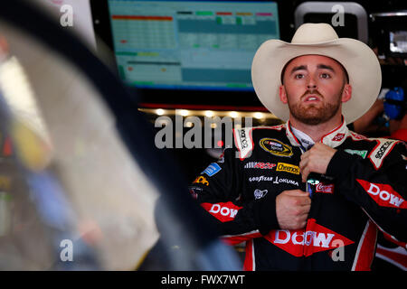 Ft. Worth, TX, USA. Apr 7, 2016. Ft. Worth, TX - Apr 07, 2016 : Austin Dillon (2) traîne dans le garage pendant la pratique de l'O'Reilly Auto Parts 300 sur le Texas Motor Speedway à Ft. Worth, TX. © csm/Alamy Live News Banque D'Images